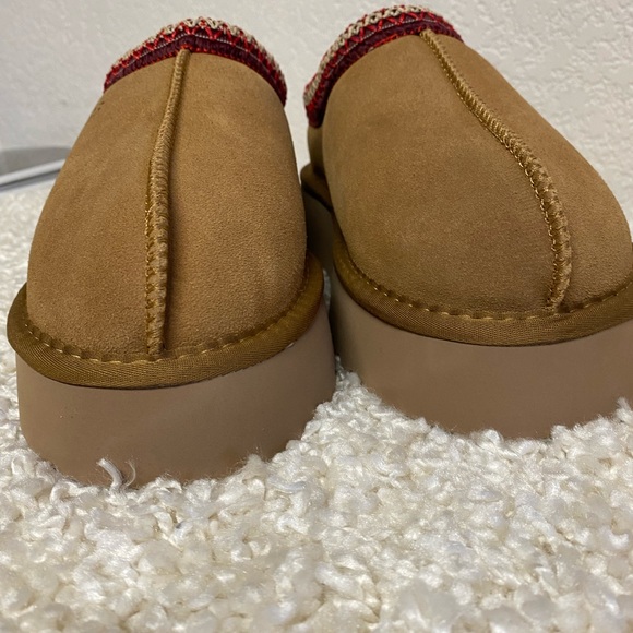 UGG Tazz Women's Tan Flats with Red Trim - Picture 10 of 12